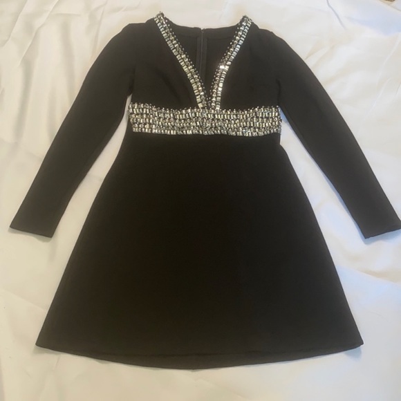 Black above knee/long sleeve dress 🖤 - Picture 2 of 3